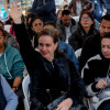 Foto de mujeres en una feria de capacitación en Bogotá.