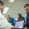 Foto de una feria de empleo en Bogotá.