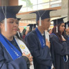 Foto de vendedores informales durante una gradación de bachilleres en Bogotá.