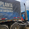 Foto que muestra una tractomula con un mensaje: planta potabilizadora de emergencia 
