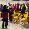 Foto de un grupo de adultos mayores haciendo actividades 