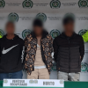 Tres capturados en medio de dos policías.