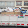 Foto que muestra un container con bolsas de basura 
