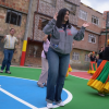 Foto de un grupo de mujeres bailando 