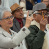 Imagen de personas mayores participando en una reunión