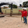 Adriana Soto, secretaria de Ambiente, junto al alcalde local de Bosa, Fabián Ernesto Ramírez dan la orden para las primeras excavaciones de las obras de renaturalización en la ZUMA Bosa-Apogeo con intervención ambiental y recuperación ecológica en el sur de Bogotá.