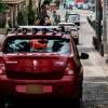 Foto que muestra vehículos andando por las calles 