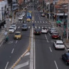 Foto que muestra vehículos y vías en Bogotá.