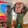 Militares recolectando ayudas para afectados por terremoto