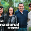 Foto de un grupo de jóvenes en un evento académico en Bogotá.