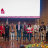 Foto de un grupo de indígenas en una charla 