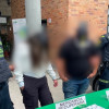 Foto de los dos capturados por robar $1 millón y alterar cajero electrónico en Bogotá.