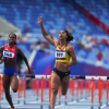 Foto de 4 atletas corriendo en una pista 
