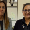 Foto de dos funcionarias del FONCEP y del Acueducto