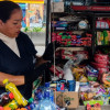Foto de Jenny Ospina beneficiaria de mobiliarios semiestacionarios del IPES en Bogotá.