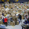Foto de recepción de donaciones y ayudas en el Palacio de Los Deportes de Bogotá.