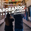 Foto de una calle en el centro de Bogotá y la imagen de 'Tardeando el Centro'.