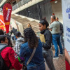 Foto de una feria de empleo en Bogotá.