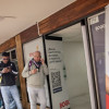 Foto de bogotanos y bogotanas accediendo a la sede de la Agencia Distrital de Empleo en Bogotá.