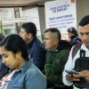 Foto de una feria de empleo en Bogotá.