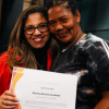 Foto de dos mujeres en la localidad de Tunjuelito.