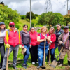 Foto de funcionarios de la Alcaldía Local de Usme en una zona verde 