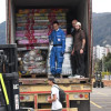 Foto de un camión de cargado de ayudas saliendo desde Bogotá.