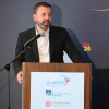 El alcalde Carlos Fernando Galán en un atril hablando en el marco del OLACEFS