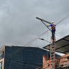 Foto que muestra una persona con el uniforme de Enel Colombia 
