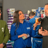 Alcalde de Bogotá, Carlos Fernando Galán y el director del IDIGER, Guillermo Escobar, dan declaraciones a medios de comunicación en un centro de acopio con insumos de ayuda humanitaria apilados al fondo para atender a personas afectadas por sismo del lunes 10 de agosto
