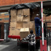 Camión con cajas con medicamentos e insumos médicos