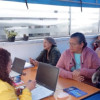 Adultos mayores consultando a funcionarios de la Secretaría de Integración Social 