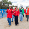 Personal técnico y funcionarios de la Secretaría de Ambiente recorren obra vial en Bosa durante una visita de seguimiento a los trabajos de transformación de una vía.