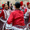 Foto de un grupo de mujeres bailando 