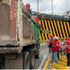 Foto de funcionarios del distrito en operativo de limpieza 
