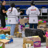 Personal de la Secretaría de Gobierno revisando las donaciones de los bogotanos para los habitantes afectados por el terremoto