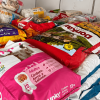 Sacos de alimento para perros y gatos almacenados en un centro de acopio en Corferias para donarse a animales de compañía afectados tras sismo de magnitud 7,4 registrado el lunes 10 de agosto.