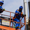 Foto que muestra personas con el uniforme de Enel Colombia 