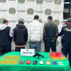 Foto de cuatro capturados en Fontibón junto a policías