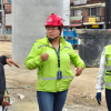 Foto de tres trabajadoras de la obra del Metro de Bogotá.