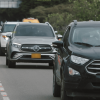 Vehículos transitando por Bogotá.