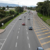 Foto que muestra vehículos circulando por las calles de Bogotá