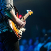 Imagen de persona tocando guitarra en primer plano 
