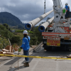 Trabajadores de Enel en labores de mantenimiento de la infraestructura eléctrica.