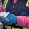 Entidades inspeccionando productos dermatológicos en establecimiento de Los Mártires.
