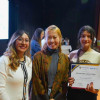 Tres mujeres que hicieron parte de los cursos de idiomas.