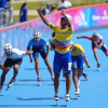 Patinador de Colombia cruza la meta con los brazos levantados durante una prueba de velocidad en los Juegos Centroamericanos y del Caribe Santo Domingo 2026