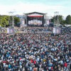 Público multitudinario en el parque Simón Bolívar.