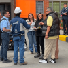 Personal técnico del Distrito realiza una visita de inspección en un conjunto residencial de Bogotá tras reportes por posibles afectaciones estructurales tras sismo de magnitud 7,4 del lunes 10 de agosto de 2026.