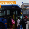 Foto de un bus TransMiZonal en una vía